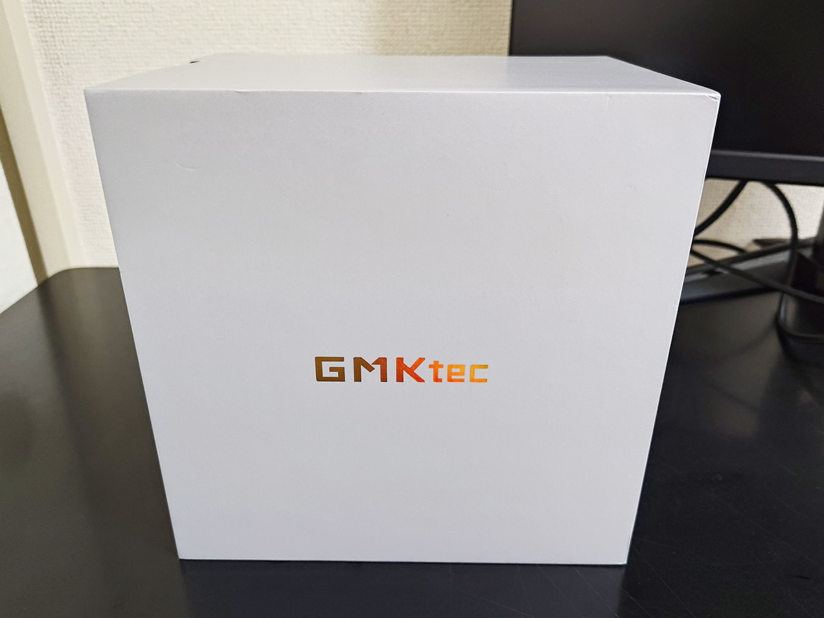 NucBox M8の箱 01