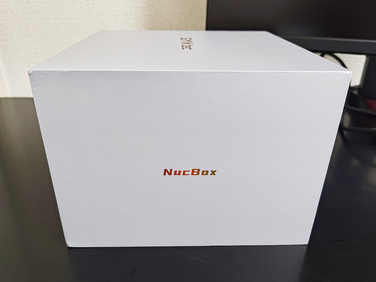NucBox M8の箱 02