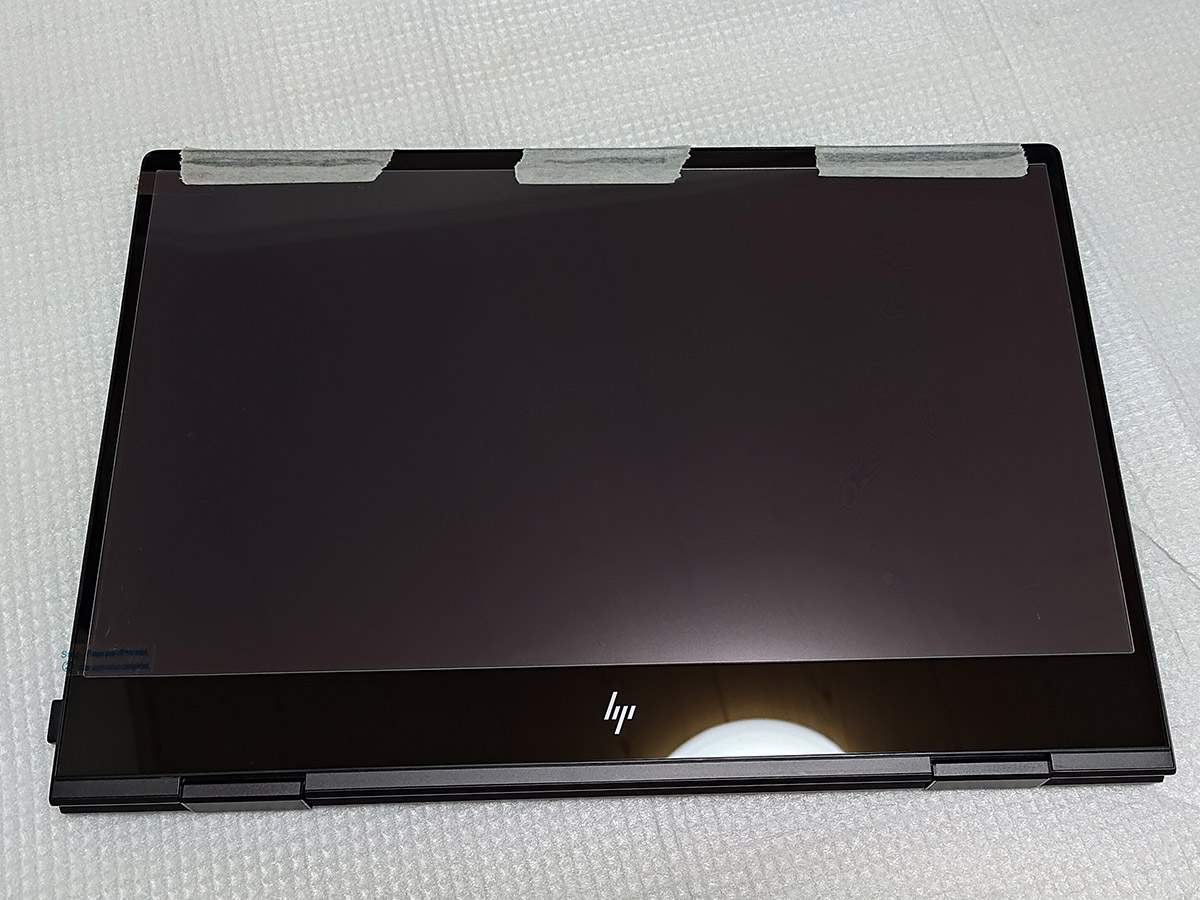 フィルムをマステで固定